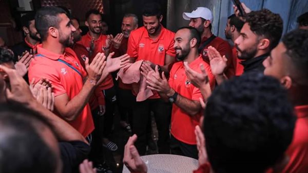 لاعبو الأهلي يحتفلون