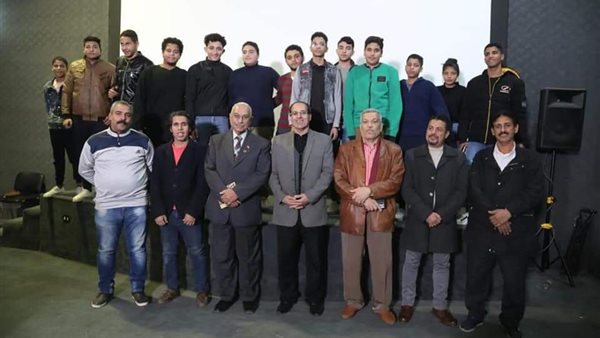 صورة جماعية على هامش