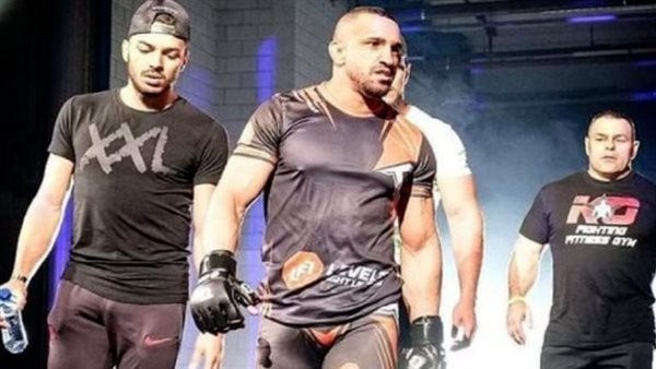 بطل الفنون القتالية