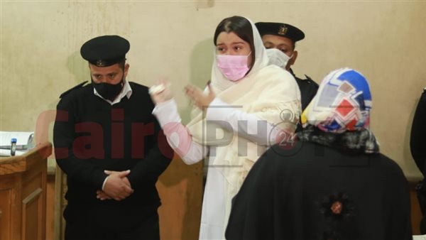 حنين حسام أثناء المحاكمة