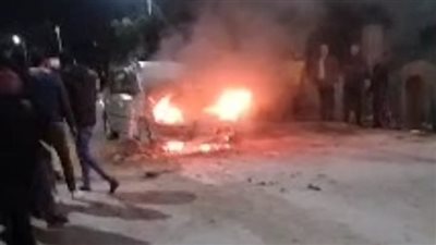 انتداب المعمل الجنائي لمعرفة أسباب حريق سيارة في بنها 