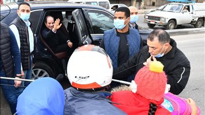 هدية الرئيس.. مستقبل وطن يسلم مواطنًا في السيدة عائشة سيارة ومبلغا ماليا | فيديو