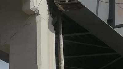 تحريك كوبري مشاه ميت عاصم بعد اصطدام سيارة نقل بالطريق الزراعي ببنها