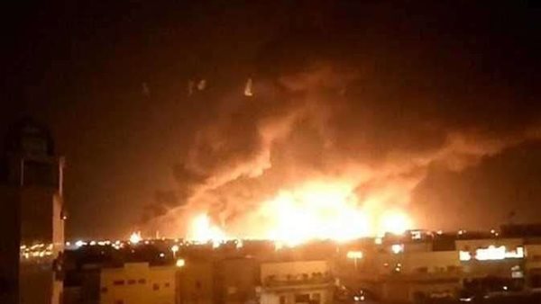 قصف مطار صنعاء وعدد