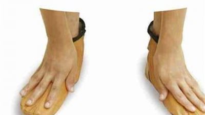 يكون على طهارة كاملة.. شروط المسح على الخفين 