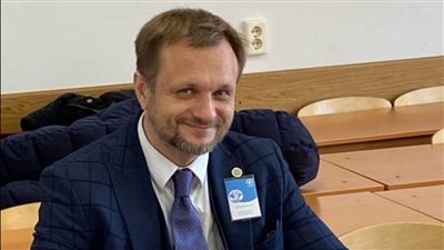 فكرة مبهرة.. كيف ساهم باحث روسي في الترويج لمنتدى شباب العالم؟ | صور