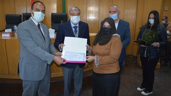 محافظ المنيا يُكرم