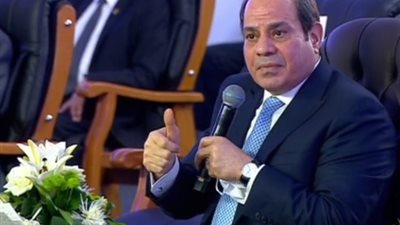 السيسي: الحكومة بتعاني لأنهم لما بيقعدوا معايا مابيعجبنيش حاجة خالص