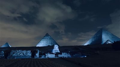 إضاءة أهرامات الجيزة باللون الأزرق احتفالًا بمرور 75 عاما على تأسيس اليونيسيف