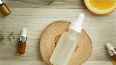 يحمى الجلد ويزيل الهالات.. 4 من فوائد فيتامين C وE للبشرة