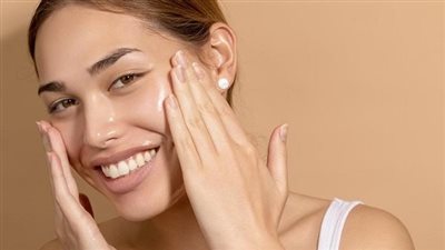 تجربتي مع سيروم فيتامين سي للوجه.. فوائد أكيدة وأضرار محتملة