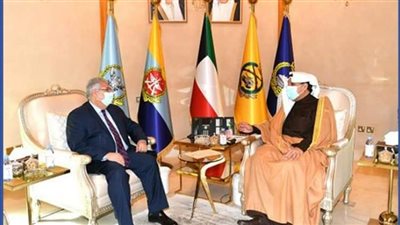 سفير مصر في الكويت يلتقي وزير الدفاع الكويتي