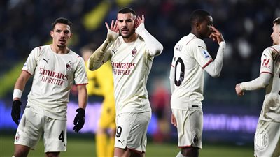 ميلان يفوز على كالياري ويعزز صدارته للدوري الإيطالي