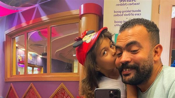 خالد عليش وابنته