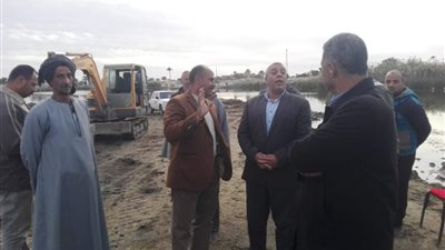 استغلوها في البناء والزراعة.. إزالة تعديات على بركة سمكية بالفيوم