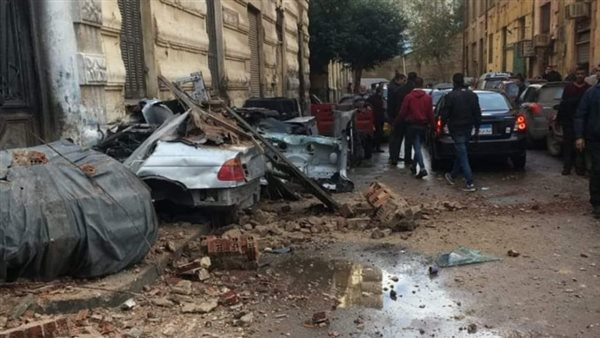 انهيار أجزاء من عقار