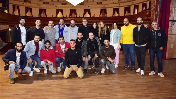 أبطال مسرحية في نص