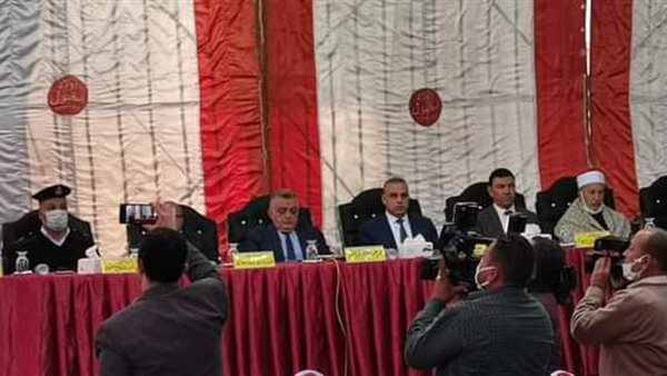 محافظ سوهاج ومدير