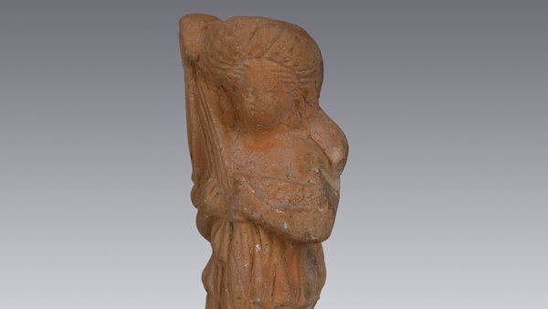 تمثال صغير لعازفة