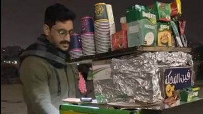 شاب يتحدى مرضه النادر بعربة مشروبات متنقلة: انزلوا اشتغلوا أي حاجة | بث مباشر