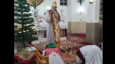 بدء قداس صلاة عيد الميلاد المجيد داخل كنيسة القديس يوسف للأقباط الكاثوليك بالغردقة| لايف