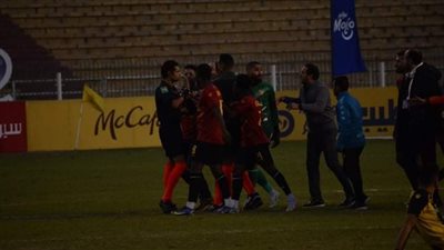 احتجاجات متبادلة من المقاولون العرب وسيراميكا كليوباترا على حكم مباراتهما بالدوري