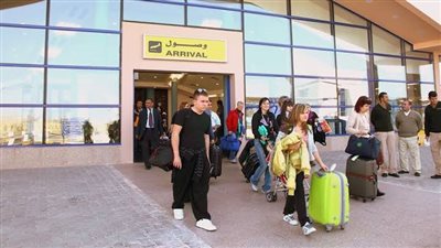 على متنها 3 آلاف سائح.. مطار مرسى علم يستقبل 16 رحلة طيران دولية