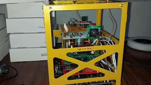 أول قمر صناعي تعليمي