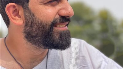 أحمد فارس يبدع في تصميمات بوسترات أفلام بطريقة قصصية | صور 