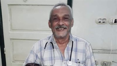 طبيب الغلابة بسوهاج.. كشفه بـ10 جنيه وبالمجان لغير القادرين