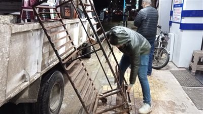 حملة لإزالة الإشغالات في حي وسط بالإسكندرية 