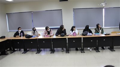 كلية اللغة والإعلام بالأكاديمية البحرية تطلق مبادرة بإيدنا نغير لدعم قضايا البيئة