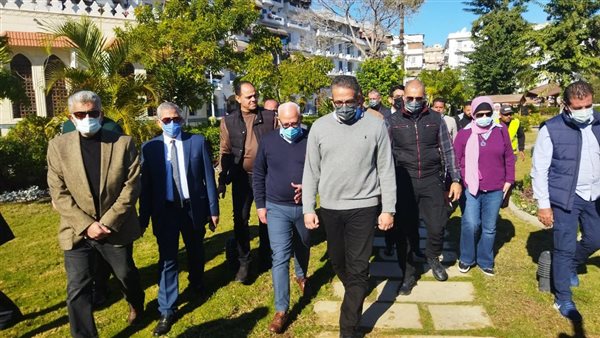 وزير السياحة بحديقة