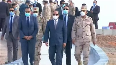 سيرًا على الأقدام.. الرئيس السيسي يتفقد مشروعات توشكى الخير | بث مباشر 