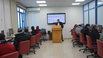 نائب محافظ المنيا يتابع دورات التحول الرقمي للعاملين بالجهات الحكومية