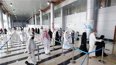 عُمان: عدم السماح لغير المطعمين بلقاح كورونا من دخول البلاد