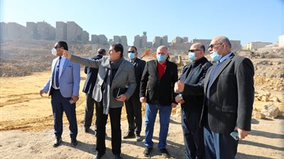 محافظ القاهرة يتفقد مشروع شمال الحرفيين بحي منشأة ناصر