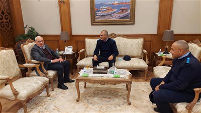 محافظ بورسعيد يستقبل قائد القاعدة البحرية الجديد | تفاصيل