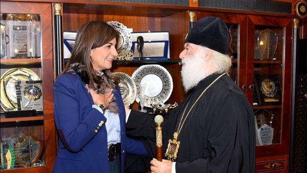 وزيرة الهجرة وغبطة