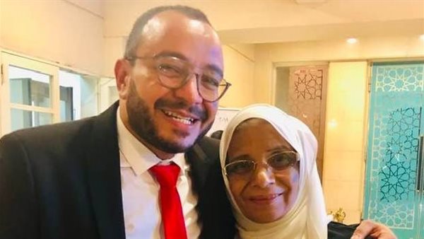 حسام داغر ووالدته