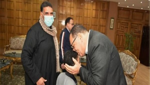 محافظ الشرقية أثناء