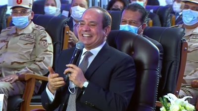 السيسي يمازح وزير الكهرباء: بيعمل مشروعات دون مقابل وأنا حابب الحكاية دي | بث مباشر 