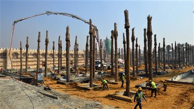 مستشار رئيس الوزراء ينشر صورا لأعمال تطوير ساحة جامع عمرو بن العاص