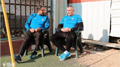 كارتيرون يتابع مواجهة زمالك 2003 والمقاولون.. وأمير عزمي يقود المران