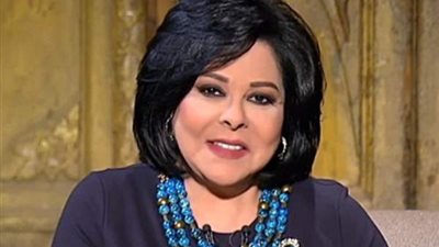 إسعاد يونس تحيّر متابعيها بإخفاء وجه ضيف حلقتها.. والجمهور يتوقع: مو صلاح