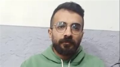 مدمن مخدرات يقتل والده وشقيقته بإمبابة.. وأحد الجيران: طول الوقت ضرب وسب وإهانة | بث مباشر