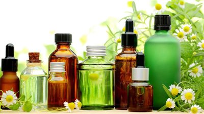 أهمها زيت الجوجوبا والخروع.. تساقط الشعر وعلاجه بالزيوت 