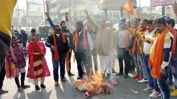 حرق دمية بابا نويل