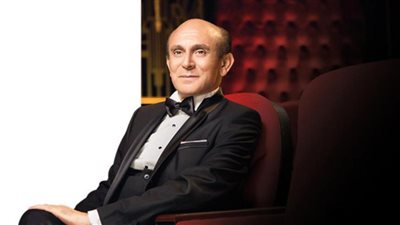 المهم يكون لايق عليها.. محمد صبحي ينتقد الفساتين الخليعة في المهرجانات الفنية | فيديو