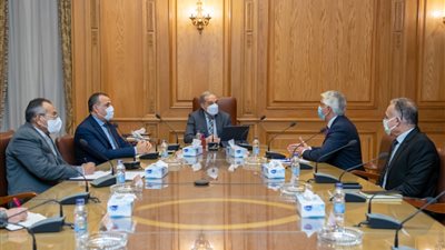  وزير الدولة للإنتاج الحربى يبحث تعزيز التعاون المشترك مع رئيس شركة IPIC